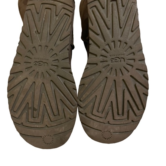 New Condition Ugg Classic Tall Boot, Size 7, Style Number 5815 - Picture 3 of 8
